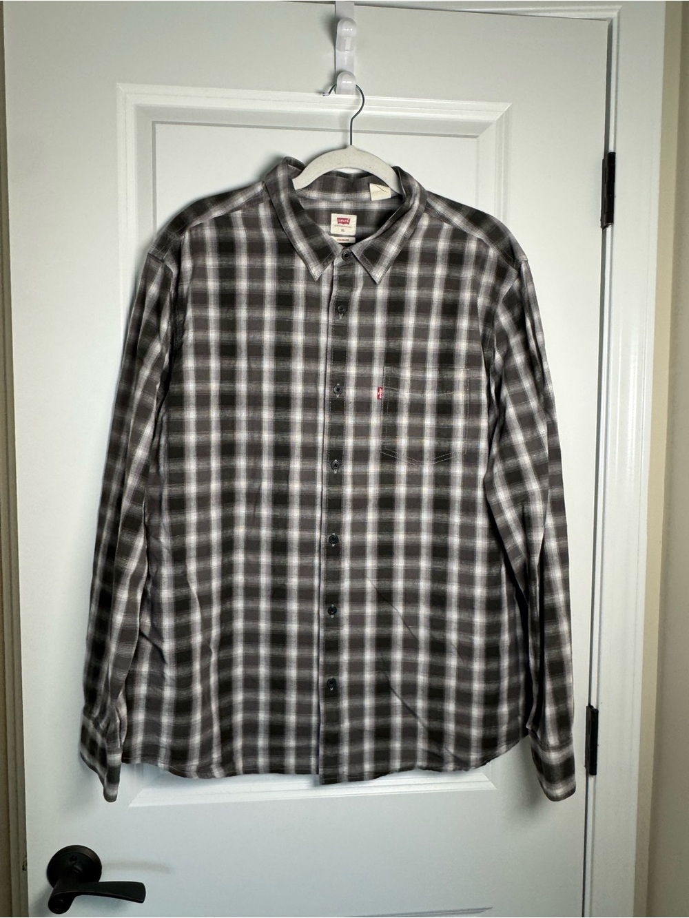 Levi's Gray & Black Plaid Button-Down Shirt